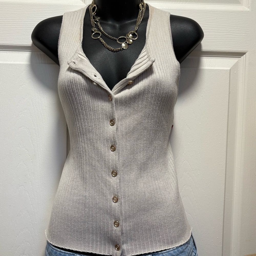 Truth by Republic | Ribbed Button Front Sleeveless Top (L)